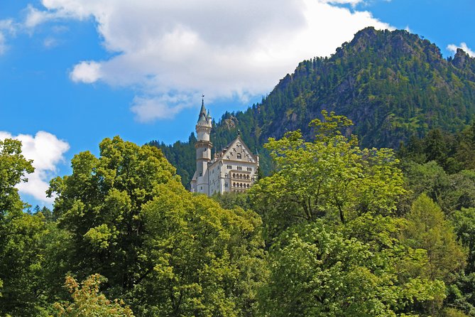 Neuschwanstein Castle Tour from Munich - Stop 1: Radius Tours in Munich and the Ride Out to Neuschwanstein