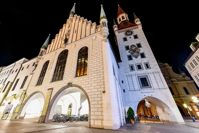 Night watchman torchlight tour in Munich - Guide Style That Makes the Night Watchman Tour Shine