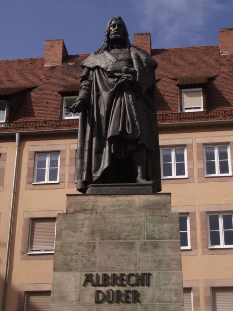Nuremberg: 1.5-Hour Private Tour through Historical Old Town - Tiergärtnertorplatz: The Gate-Square View That Connects Past and Present