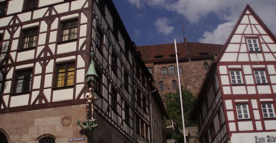 Nuremberg: 1.5-Hour Private Tour through Historical Old Town - Hauptmarkt Fountain and Frauenkirche: The Center You’ll Want to Return To