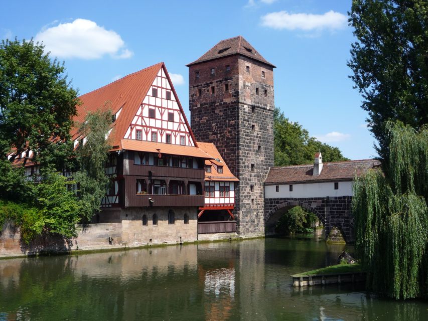 Nuremberg 2-Hour Old Town Highlights Walking Tour in English - Imperial Castle courtyards and Albrecht-Dürer-Platz, power meets creativity