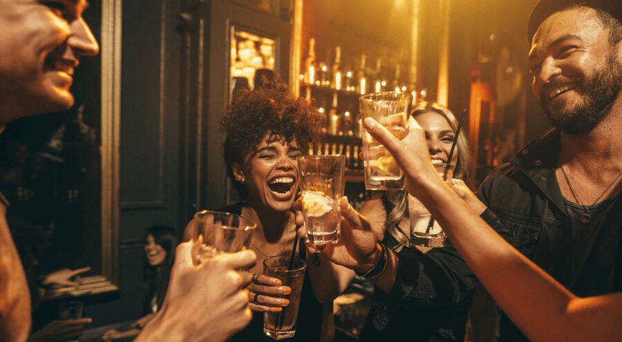 Nuremberg: Bar and Club Tour with Free Shots and Free Entry - Free welcome drinks: the real value of the format