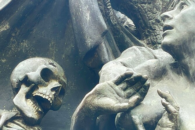 Nuremberg Ghosts and Gallows Evening Walking Tour in English - Albrecht-Durer-haus and the Stars, a Softer Pause Between Dark Stops