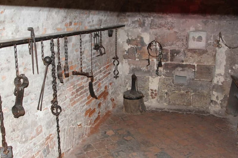 Nuremberg: Medieval Dungeons Guided Tour - The torture chamber: what you will hear and how the guide frames it