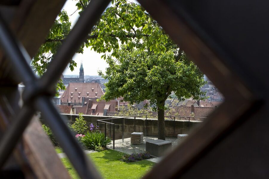 Nuremberg: Old Town Guided Walking Tour - Old City Hall: where power looks old and official