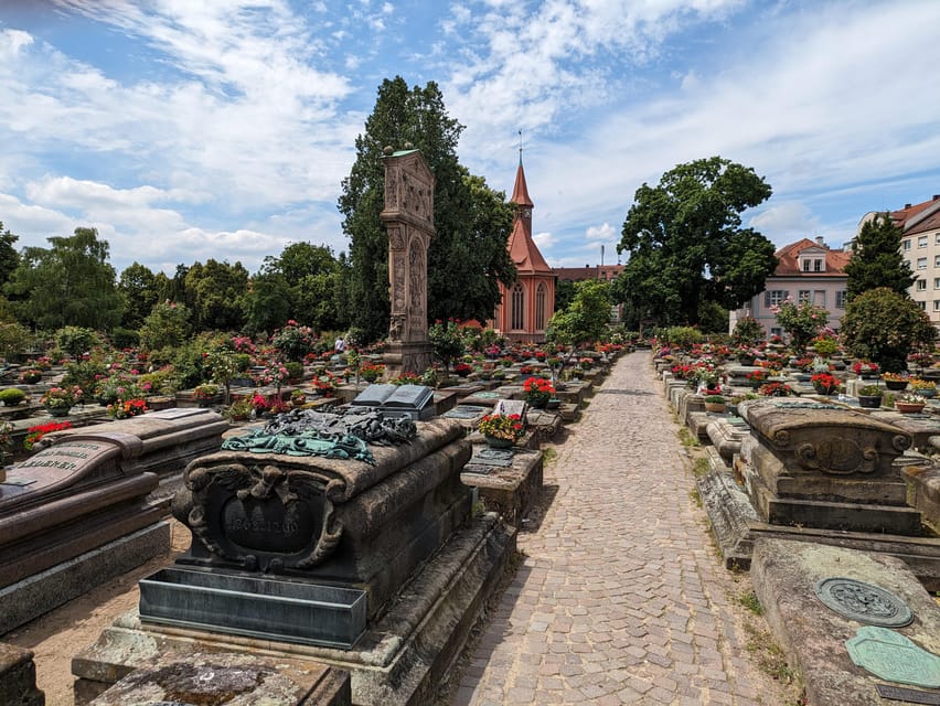 Nuremberg: St. Johannis Friedhof &Hesperidengärten IN GERMAN - Key things you will notice on this tour