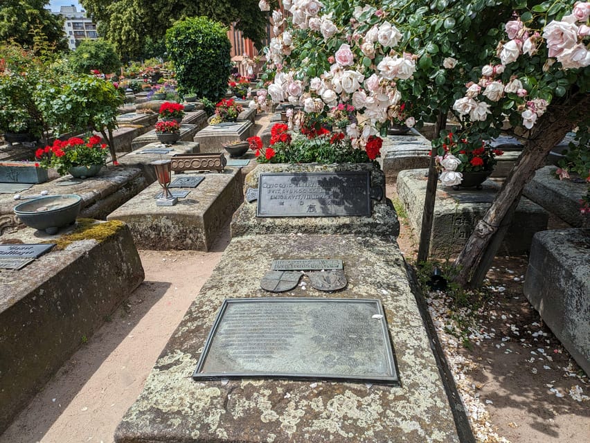 Nuremberg: St. Johannis Friedhof &Hesperidengärten IN GERMAN - St. Johannis Cemetery: a peaceful place with big city meaning