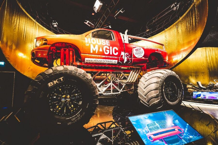 Oberhausen: HOUSE OF MAGIC - powered by Ehrlich Brothers - Shadows, mirrors, and invisibility photo moments