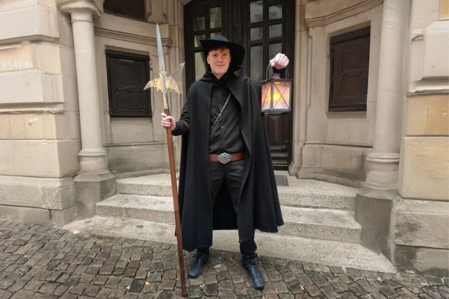Oldenburg: Nachtwächter-Führung (Erlebnistour) - Oldenburg’s nighttime streets, with a night watchman leading the way