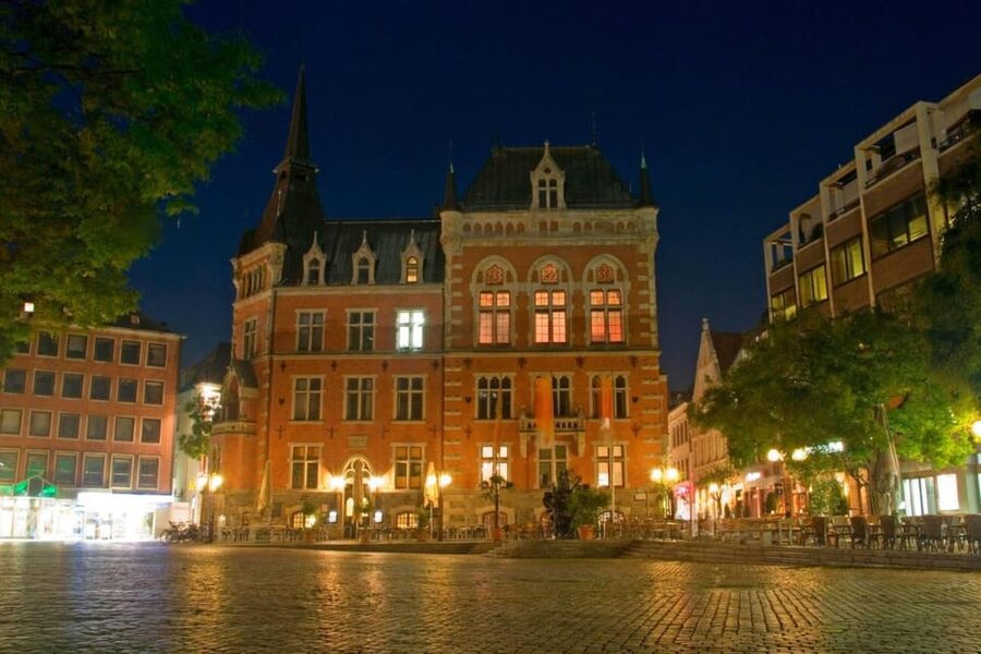 Oldenburg: Nachtwächter-Führung (Erlebnistour) - Secret corridors and dark alleys, how the tour uses atmosphere as a guide