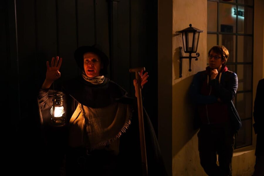 Osnabrück: "Gallows, graves & crooks" (adventure tour) - The costumed gravedigger and the cemetery after-dark experience
