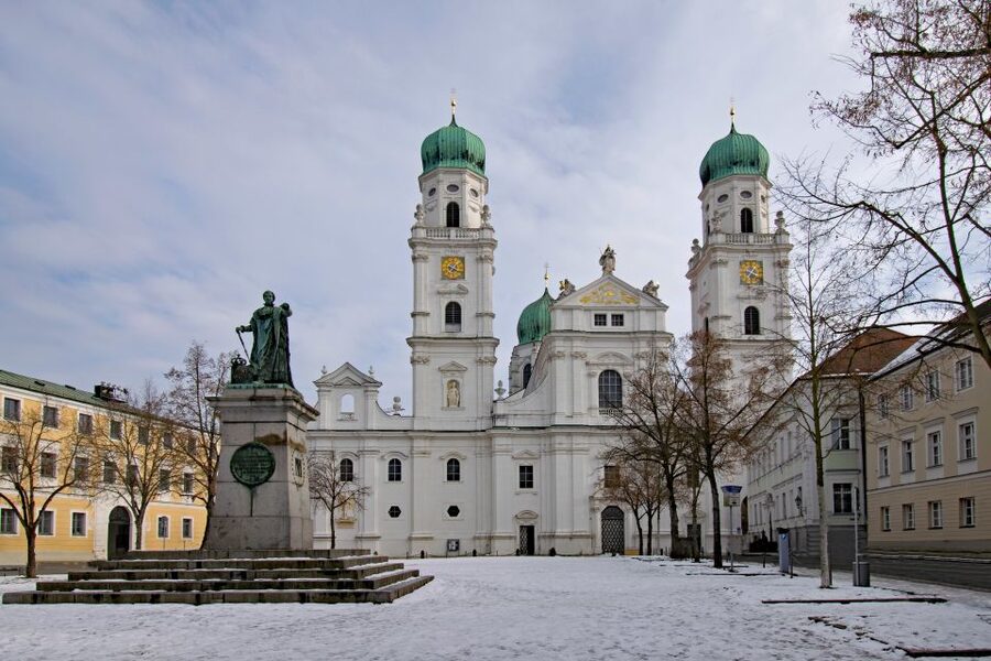 Passau: 1-Hour Guided City Walking Tour - St. Stephen’s Cathedral and the organ that puts Passau on the map