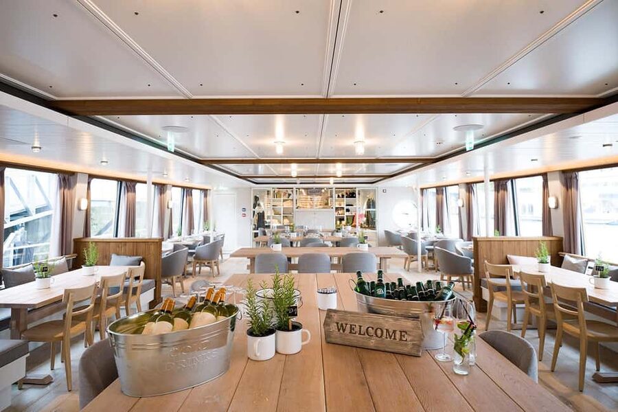 Passau: BAREFOOT Schleusentour - Why this Barefoot Boat ride feels like a real break