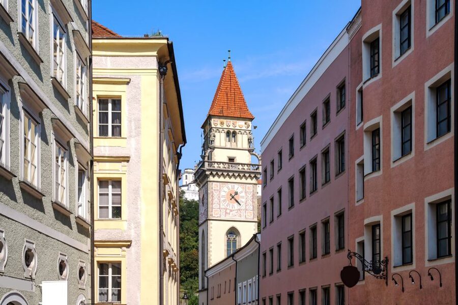 Passau: City Highlights Guided Walking Tour - St. Stephen’s Cathedral: the 100-meter story from the back
