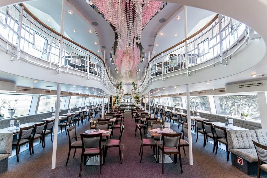 Passau: Crystal Ship Sightseeing Cruise - Getting on board at Anlegestelle A11 (Wurm and Noé)