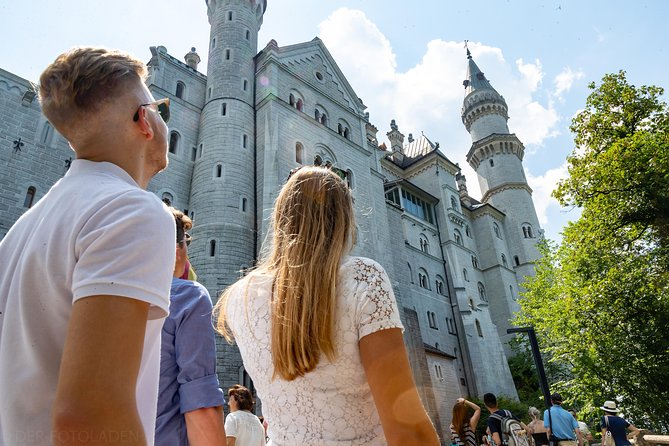Premium Neuschwanstein Castle and Linderhof VIP Tour from Munich - Linderhof Palace: A Short Guided Tour With Gardens and Photo Time