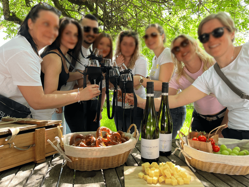 Premium wine hike Stuttgart with games and winemaker's snack - How the 3 hours usually feel, from first station to last toast