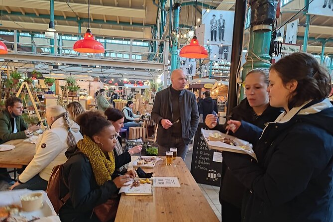 Private Berlin Bites & Historical Highlights - 2,5hrs - Spätkauf and Berlin beer on the go culture