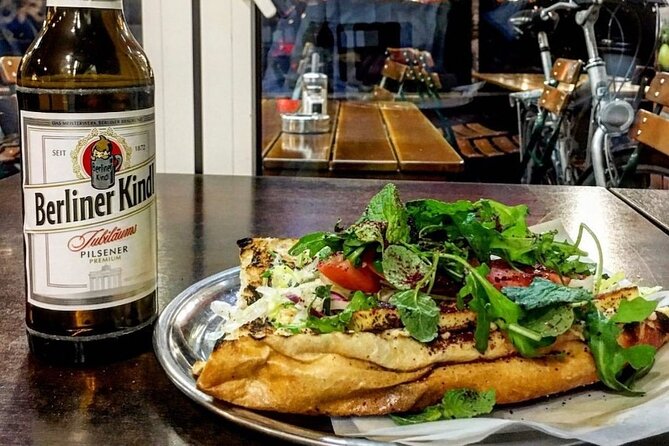 Private Berlin Bites & Historical Highlights - 2,5hrs - Food and drinks: street style with real local feel