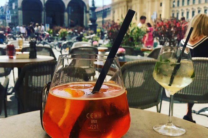 PRIVATE - Best Munich Cocktail Tour - all inclusive - Guide style is the real differentiator, Victoria and Katrina as examples