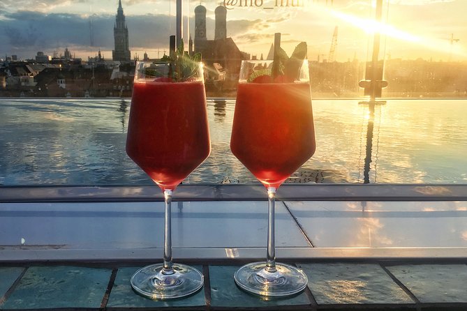 PRIVATE - Best Munich Cocktail Tour - all inclusive - Your welcome drink at Viktualienmarkt and the speakeasy tone-setter