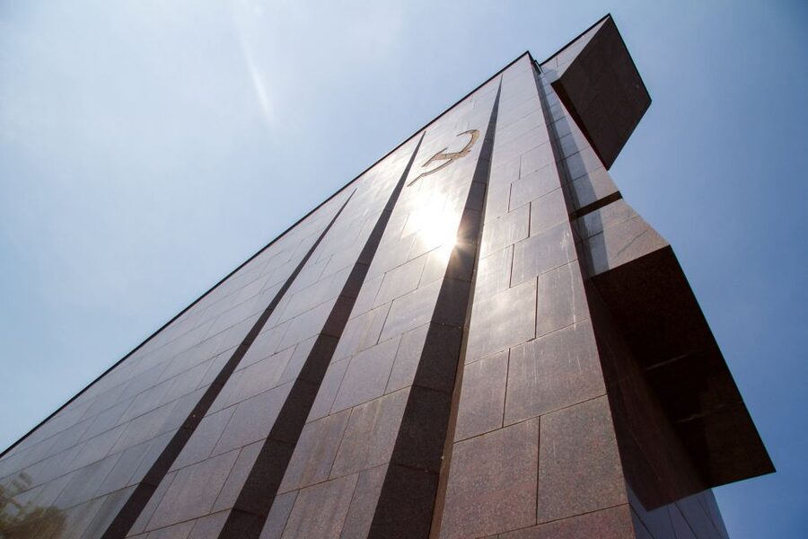 Private Highlights of Berlin Bike Tour - Cold War escape attempts, told as practical stories