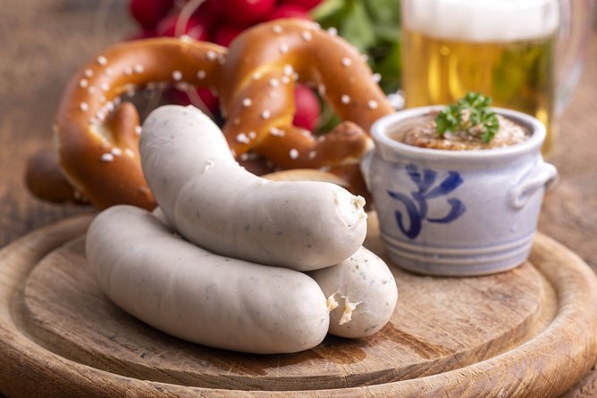 Private Munich Beer Hall Tour with 3-Course Meal & Beer Tastings - Marienplatz starter: getting oriented without wasting time