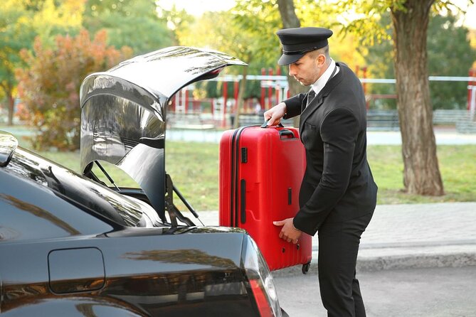 Private One-way Airport Transfer Munich Airport To Munich - The Transfer Ride Into Munich City Center: Comfort and Doorstep Arrival