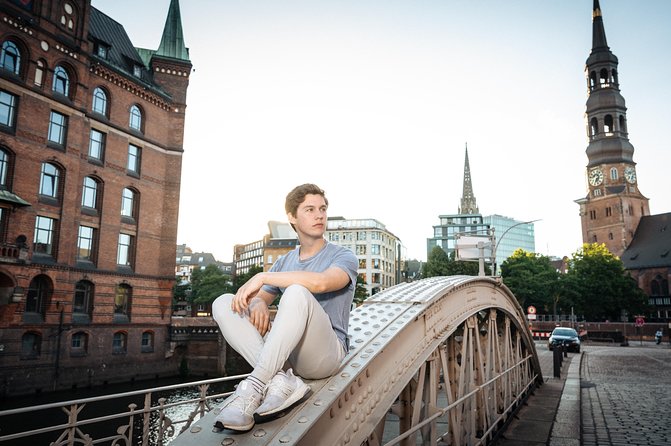 Private Romantic Urban & Street Photoshoot - St. Nikolai memorial courtyard: portraits with meaning, not moodiness