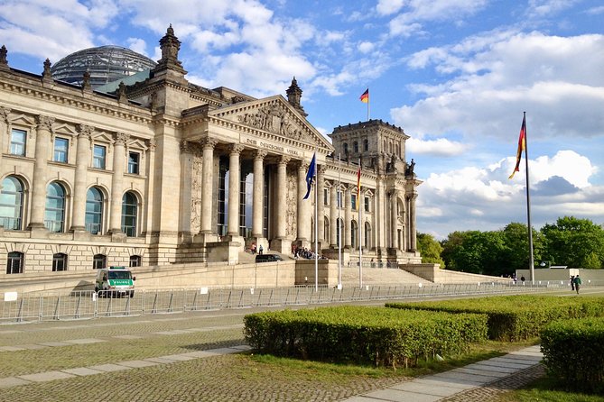Private Taxi Tour City East & West History and Architecture 3-4h - Government and Cold War power centers: Reichstag, government buildings, and the Tiergarten style drive