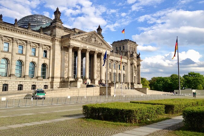Private Taxi Tour of Berlin East and West and Neighbourhood approx. 4-6h - Brandenburg Gate and Pariser Platz: The “Parlor” of Berlin