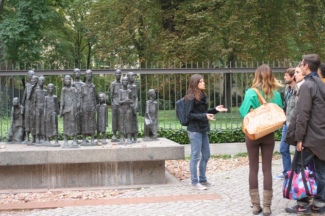 Private Tour: Jewish Heritage Walking Tour of Berlin - Gleis 17 Memorial at Grunewald: why this platform hurts