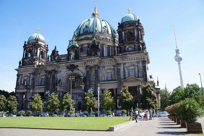 Private tour of Berlin - Gendarmenmarkt: Classic Square Beauty Right in the City Center