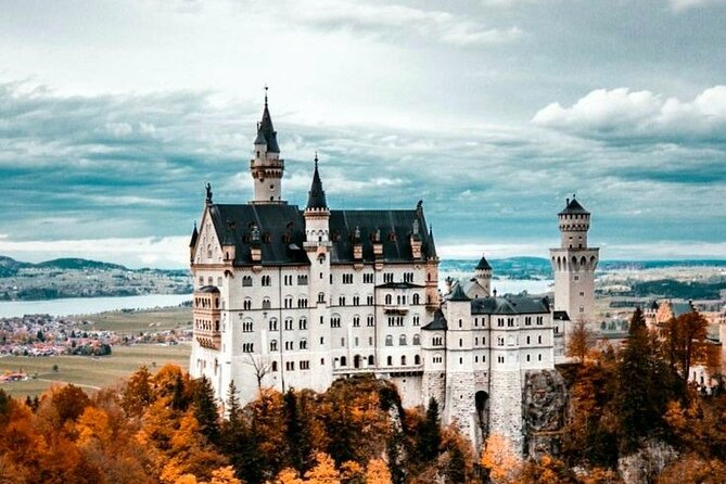 Private Tour to Neuschwanstein Castle & Linderhof from Munich - Neuschwanstein Castle: fairytale palace with real Ludwig II stories