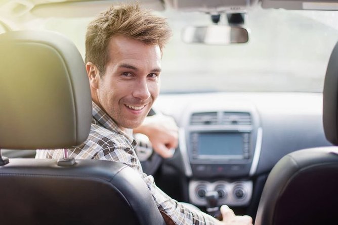 Private Transfer from Berlin to Prague with 2h of Sightseeing - Price and logistics: is $318.40 per person good value?