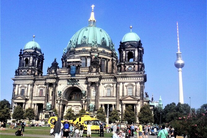 Private Walking Sightseeing Local Berlin Tour Guides up 15 Person - Gendarmenmarkt, Checkpoint Charlie, and Topography of Terror in one line