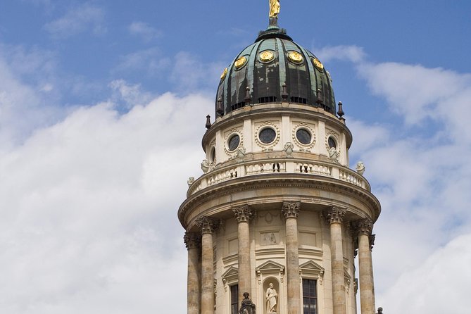 Private walking Tour: Berlin Architecture Tour - Museum Island: learning the art of looking in 20 minutes