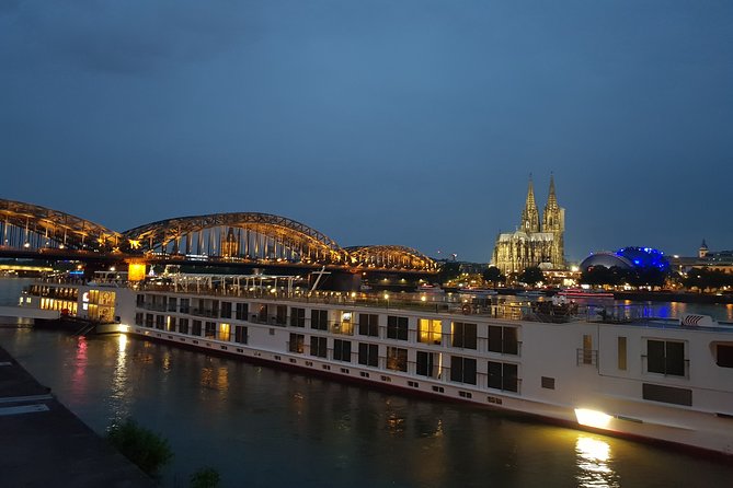 Private walking tour of Cologne's old town - Cologne Cathedral stop: the story of a building that never finished