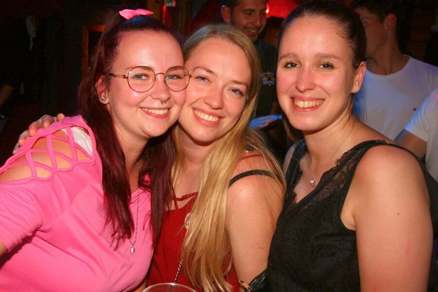 Pubcrawl Augsburg: Tour through best Bars and Clubs in Town - Mo Club finale: free entry and less time dealing with lines