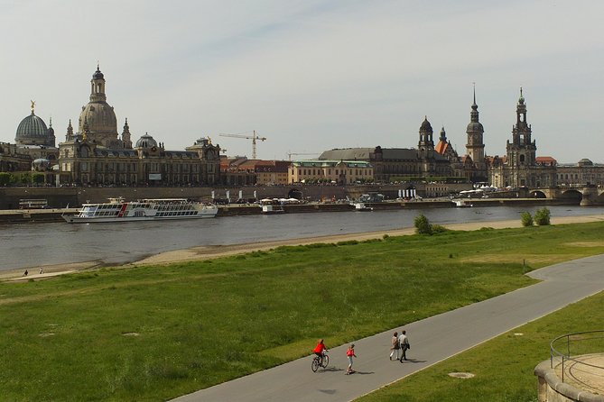 Public guided tour of the old town including a tour of the Frauenkirche - Zwinger and Semperoper: Saxon culture landmarks without the stress