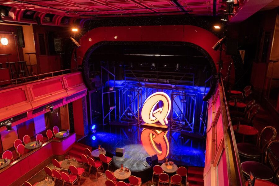 Quatsch Comedy Club Berlin: Die Live Show Entry Ticket - Tight seating, fast service, and what to do about it