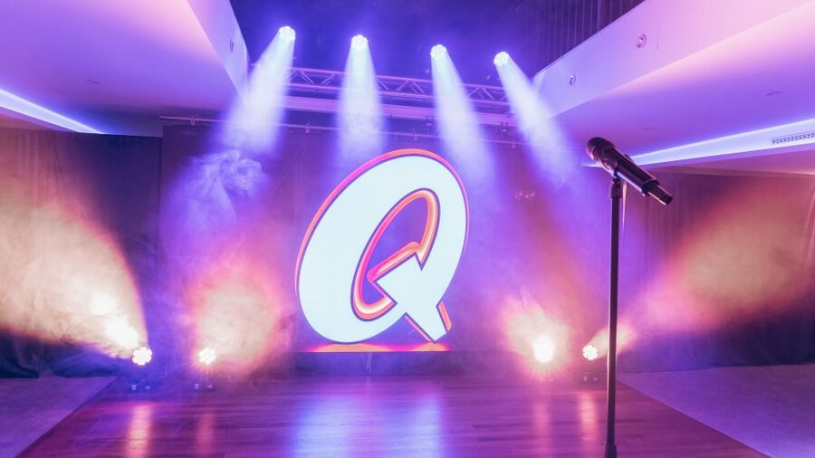 Quatsch Comedy Club Hamburg: Die Live Show - What the show is actually like (host, four comedians, rotating line-up)