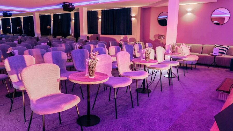 Quatsch Comedy Club Hamburg: Die Live Show - Getting your voucher and getting inside
