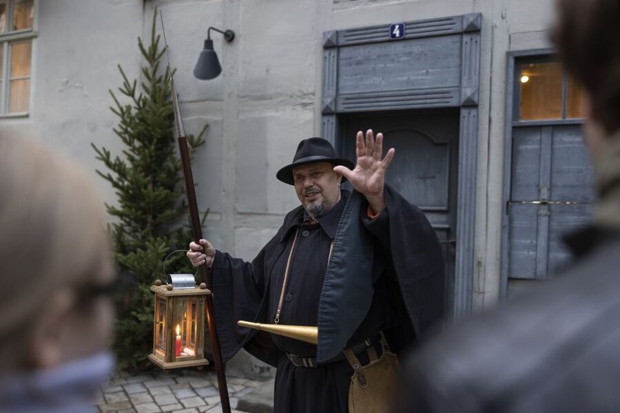 Quedlinburg: Historical Old Town Evening Walking Tour - Meeting at Quedlinburg-Information on the market square