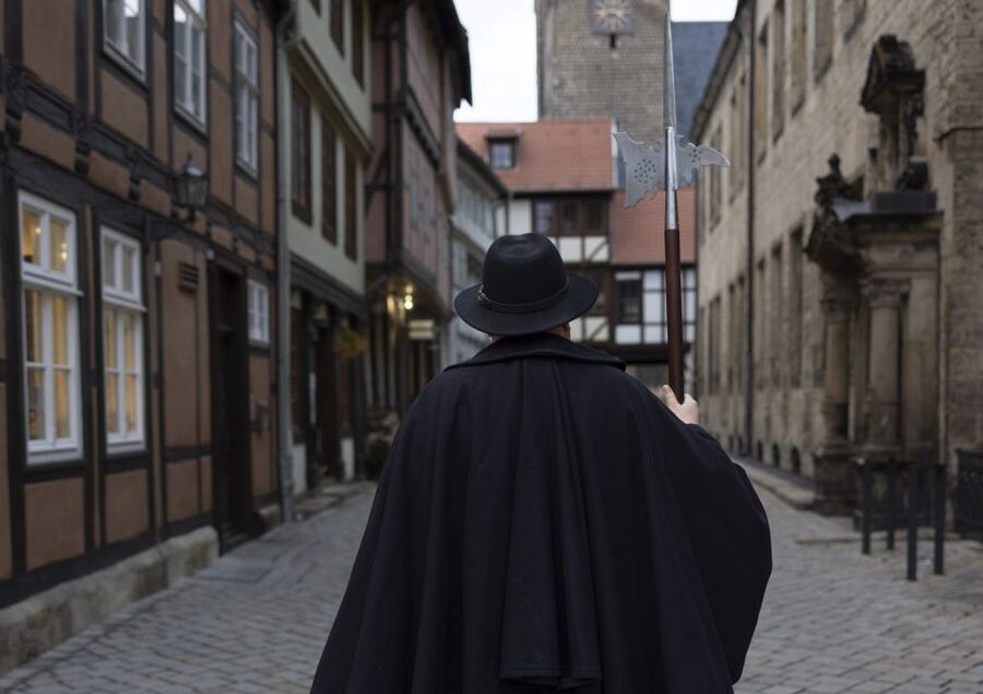 Quedlinburg: Historical Old Town Evening Walking Tour - The guide in character, and why German storytelling works here
