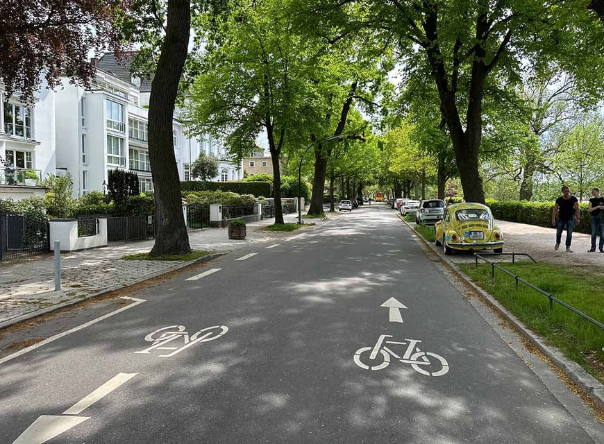 Radtour um die Alster & durch traumhafte Alsterviertel - Language, Pace, and Who This Tour Suits Best