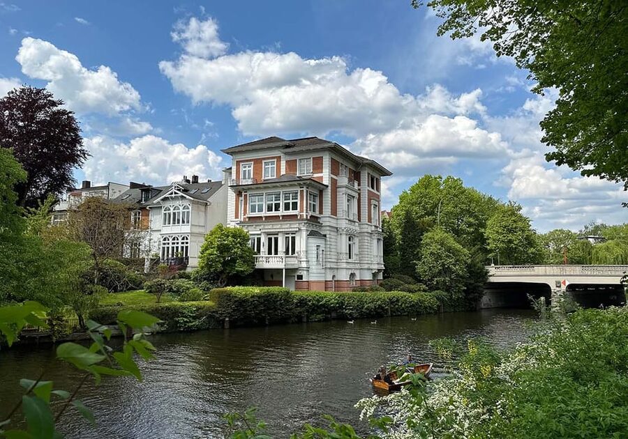 Radtour um die Alster & durch traumhafte Alsterviertel - Inside the Binnenalster: Ballindamm, Jungfernstieg, and the Alsterdampfer Vibe