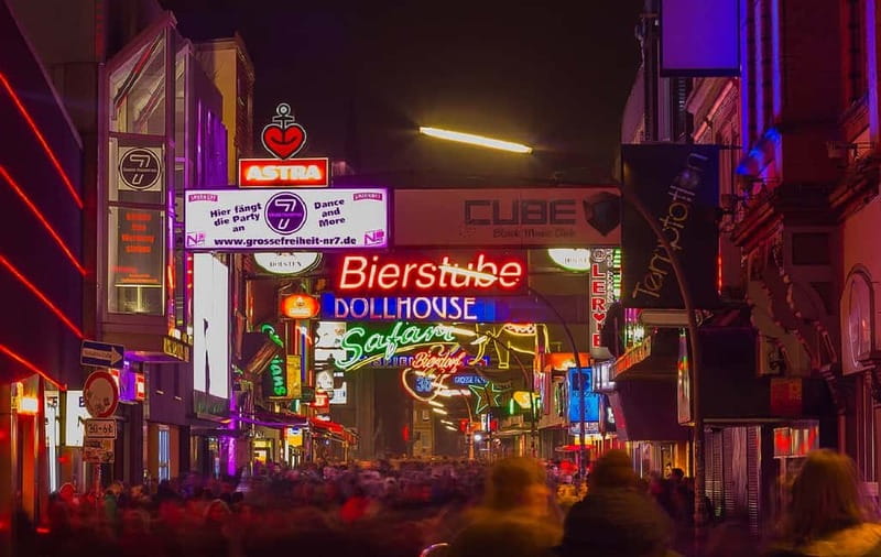Reeperbahn Tour: Sex, Sin, Parties, and Crime - Meeting on Millerntorpl. 1: find the right spot fast