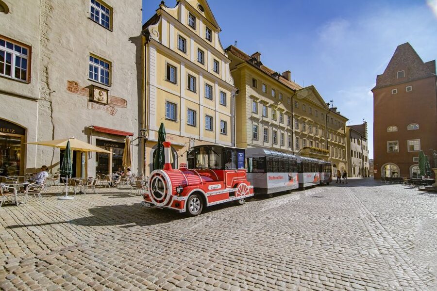 Regensburg: City Tour with the Bimmelbahn Train - Tickets, coffee voucher, and how to avoid early-day stress