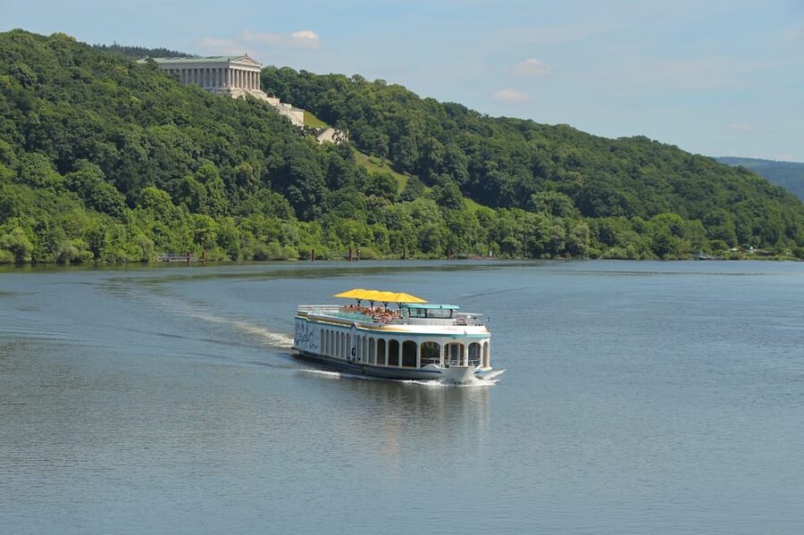 Regensburg: Klinger's Sightseeing Boat Tour to Walhalla - Pace and itinerary reality: how to choose the right departure